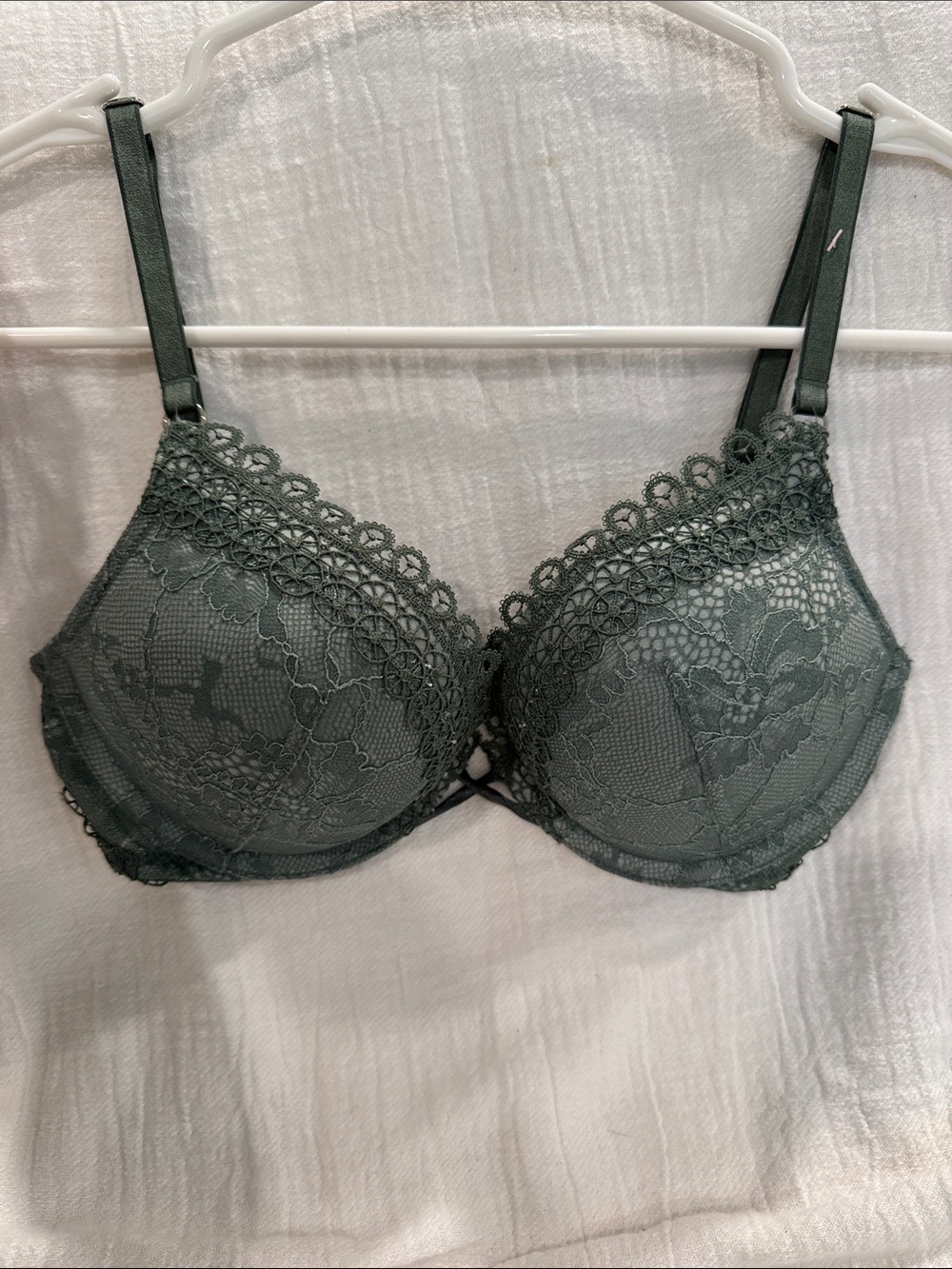 Victoria’s Secret Bombshell bra size 32B